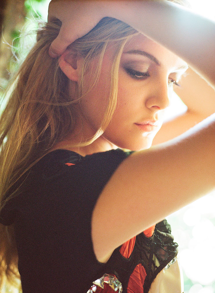 Riley Keough Actress And Model Close Up Portrait With Blonde